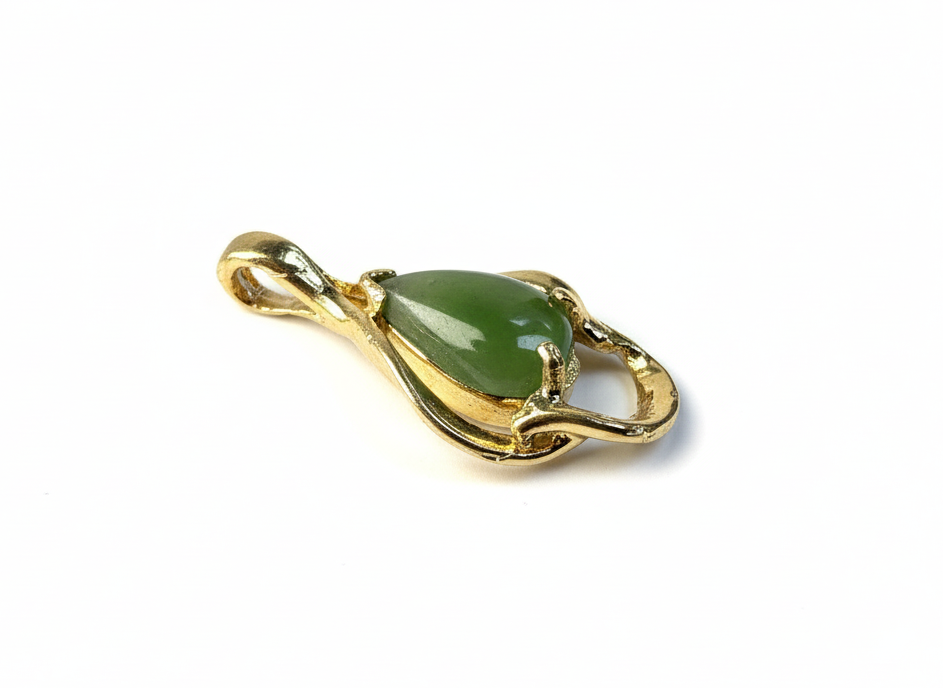 Vintage_jade_pendant.png